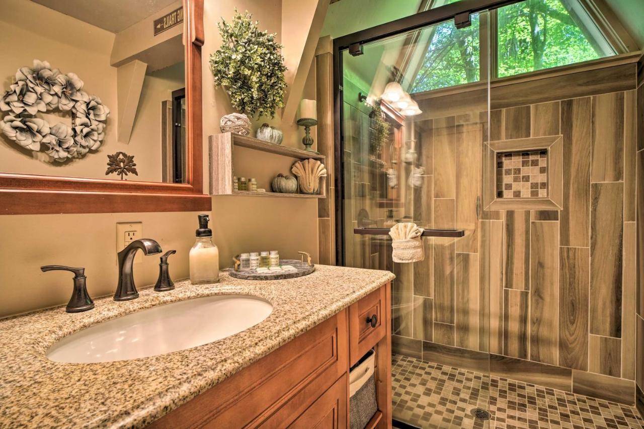 Snuggle Inn In The Heart Of Chalet Village! Gatlinburg Kültér fotó